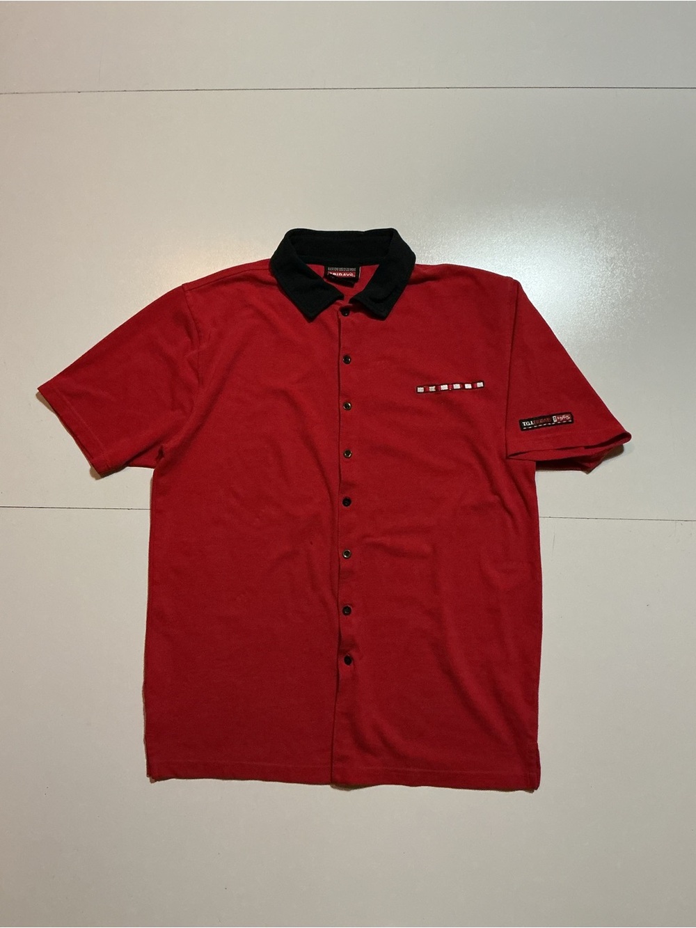 TGI Fridays Restaurant Everyone Could Use More Employee Uniform Button S/S Shirt